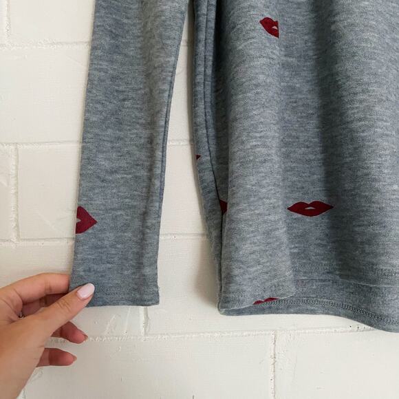 CHASER Cozy Lips Lounge Sweatshirt Pullover Small S - Picture 5 of 10